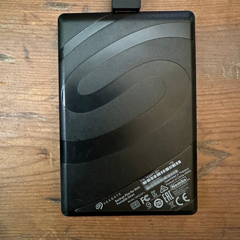 Seagate 1 TB External Drive with USB to USB A Cable - Picture 3 of 4